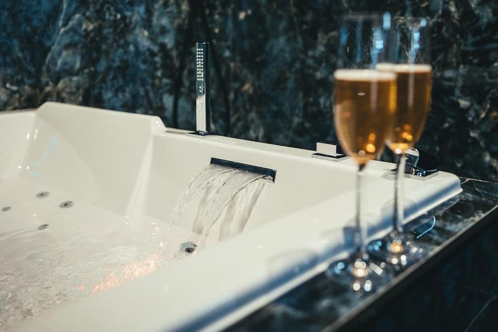 Le Duplex De L'Etoile Home Cinema Jacuzzi Et Sauna Privatif Longmesnil Exterior photo